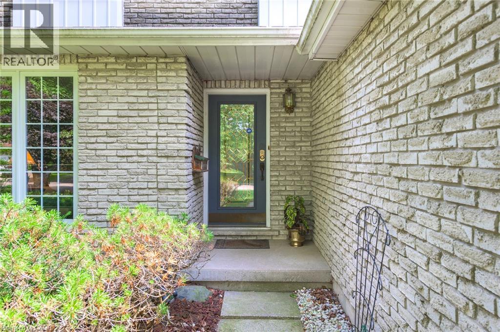 243 Tatlock Court, Waterloo, Ontario  N2L 5Y6 - Photo 4 - 40854816