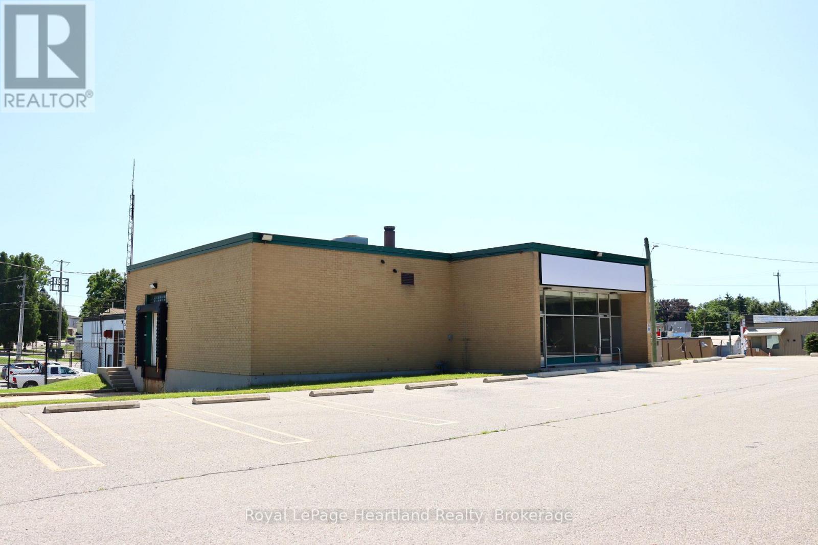 30 Mill Street, Central Huron (Clinton), Ontario  N0M 1L0 - Photo 2 - X13666016