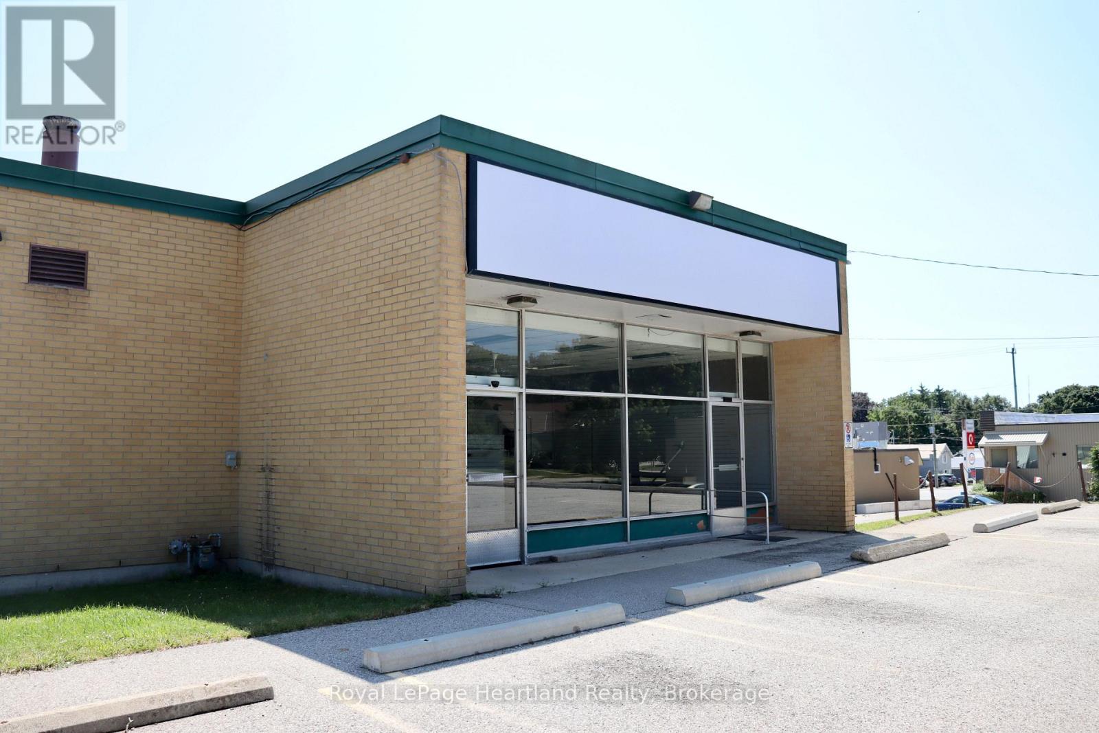 30 Mill Street, Central Huron (Clinton), Ontario  N0M 1L0 - Photo 4 - X13666016