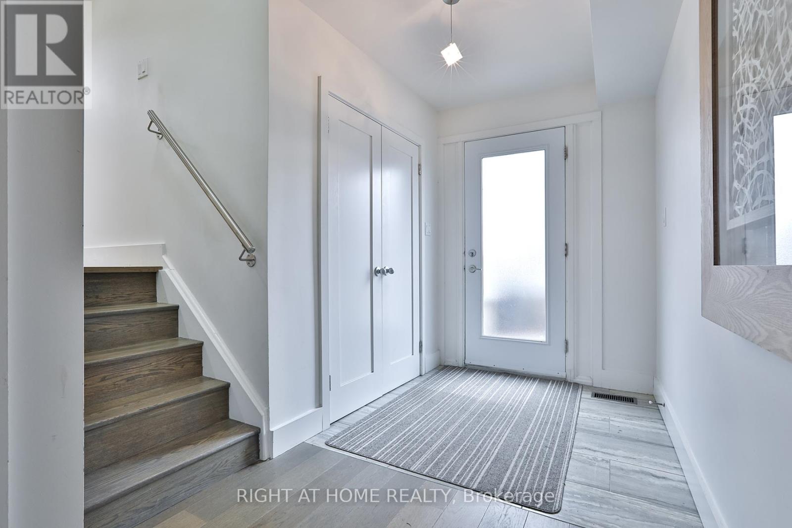 34 Scarcliff Gardens, Toronto, Ontario M1E 2A2 - Photo 3 - E13665998
