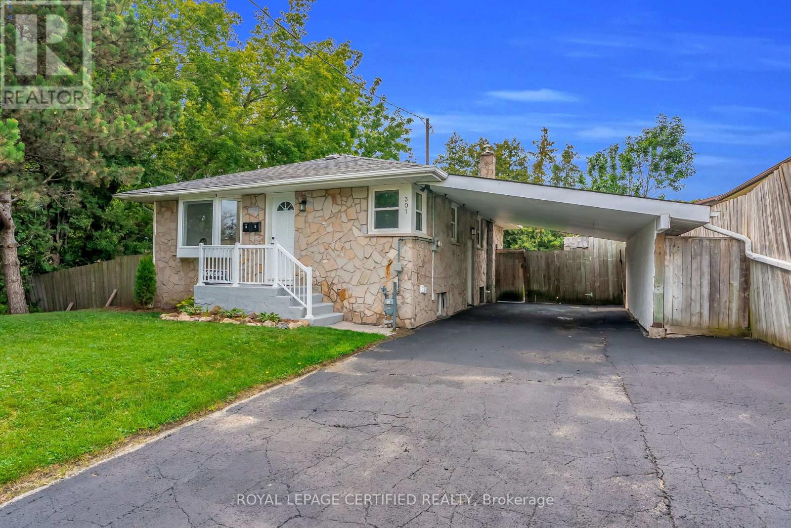 301 GENEVA AVENUE, Oshawa, Ontario