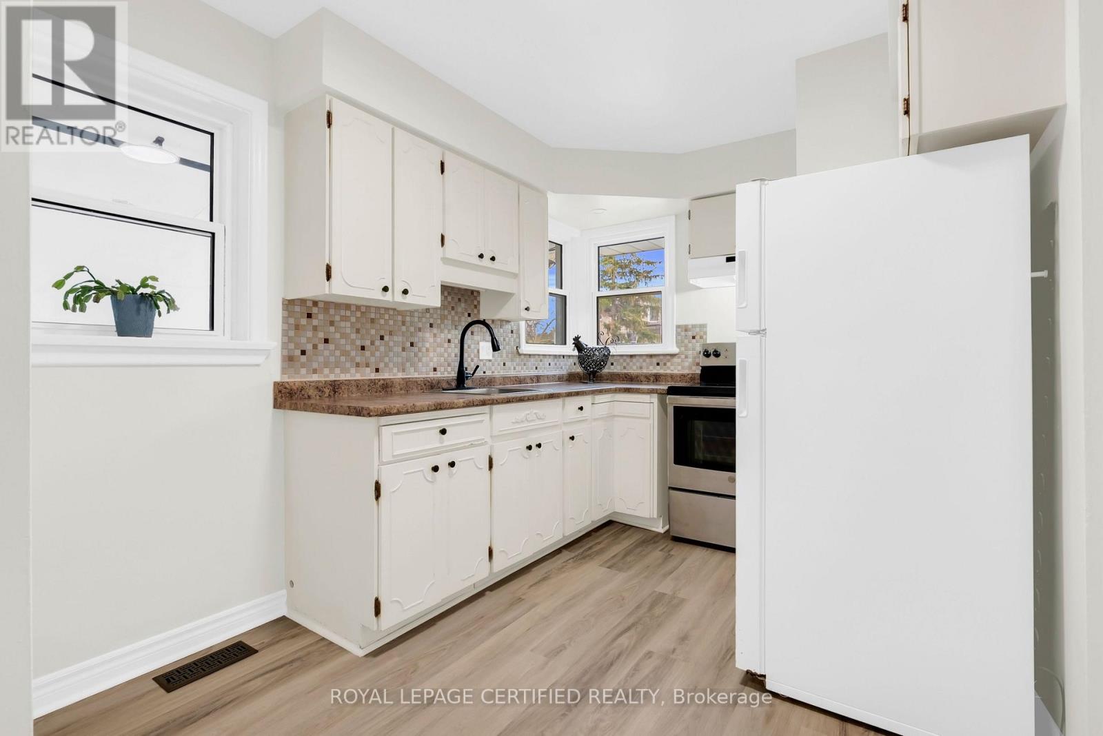 301 Geneva Avenue, Oshawa, Ontario  L1J 1L9 - Photo 13 - E13666002