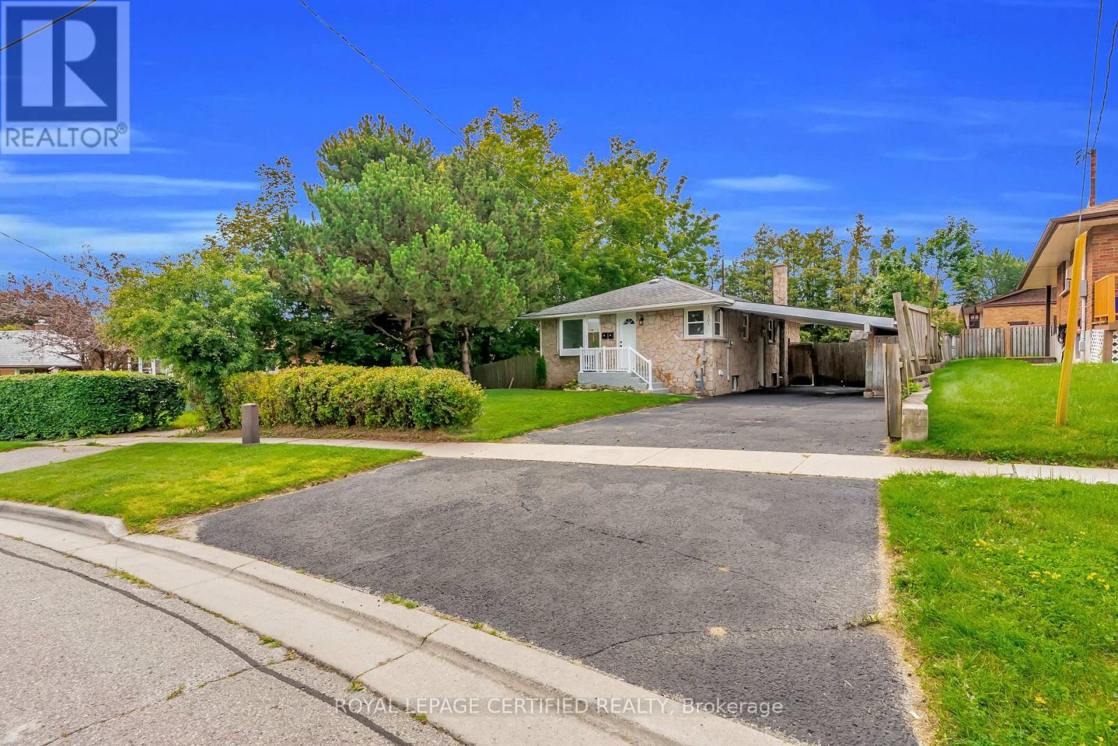 301 Geneva Avenue, Oshawa, Ontario  L1J 1L9 - Photo 3 - E13666002