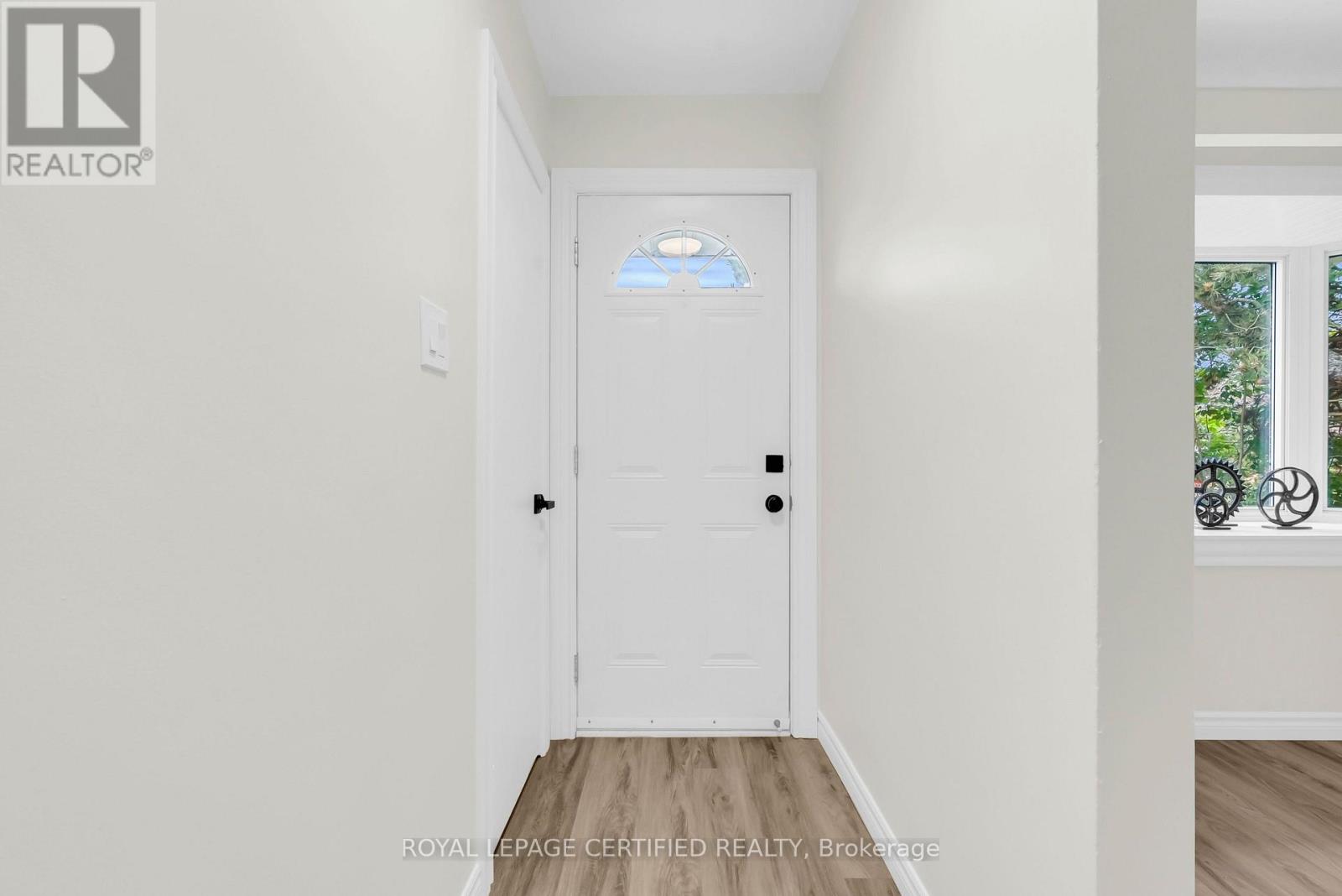 301 Geneva Avenue, Oshawa, Ontario  L1J 1L9 - Photo 7 - E13666002