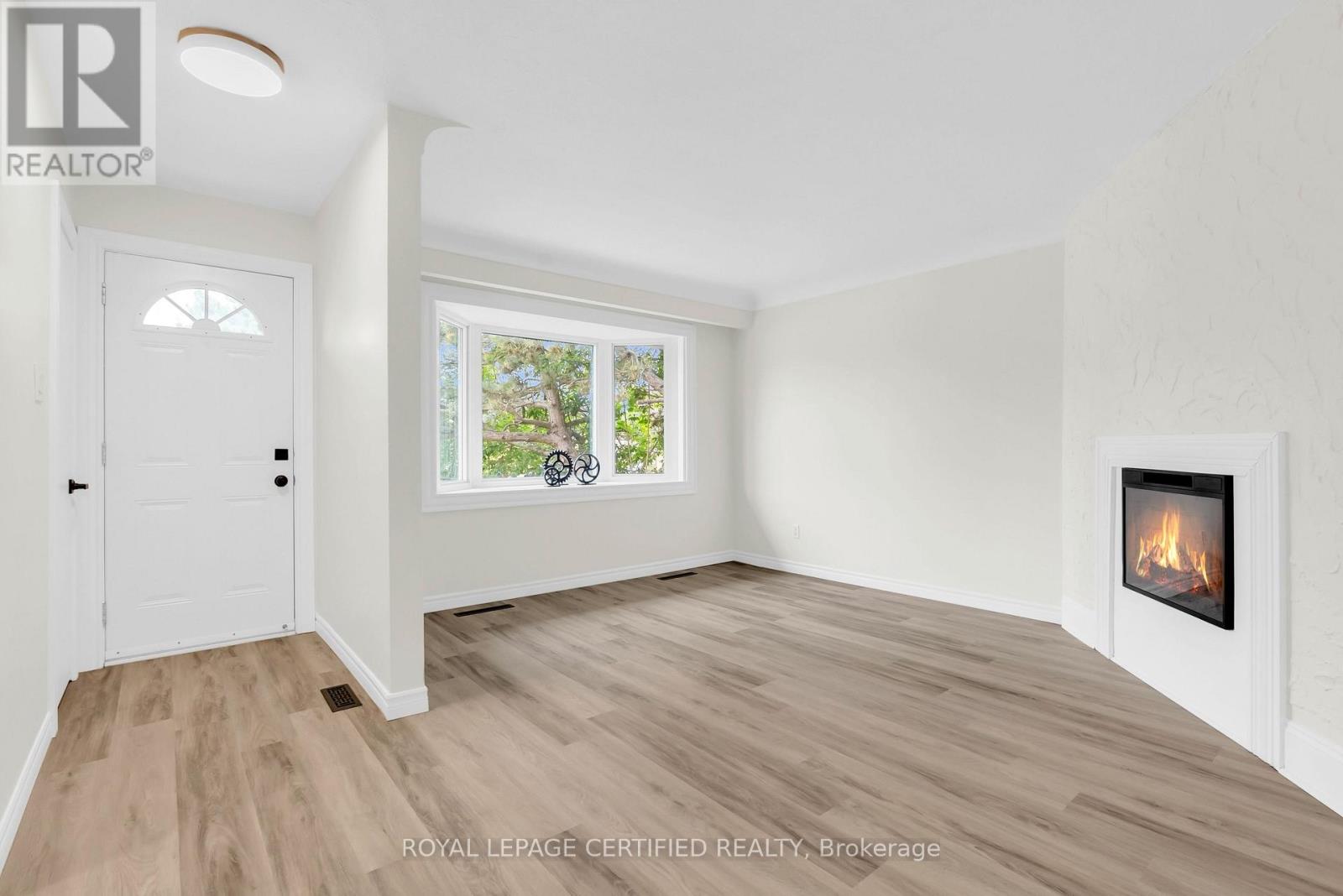 301 Geneva Avenue, Oshawa, Ontario  L1J 1L9 - Photo 8 - E13666002