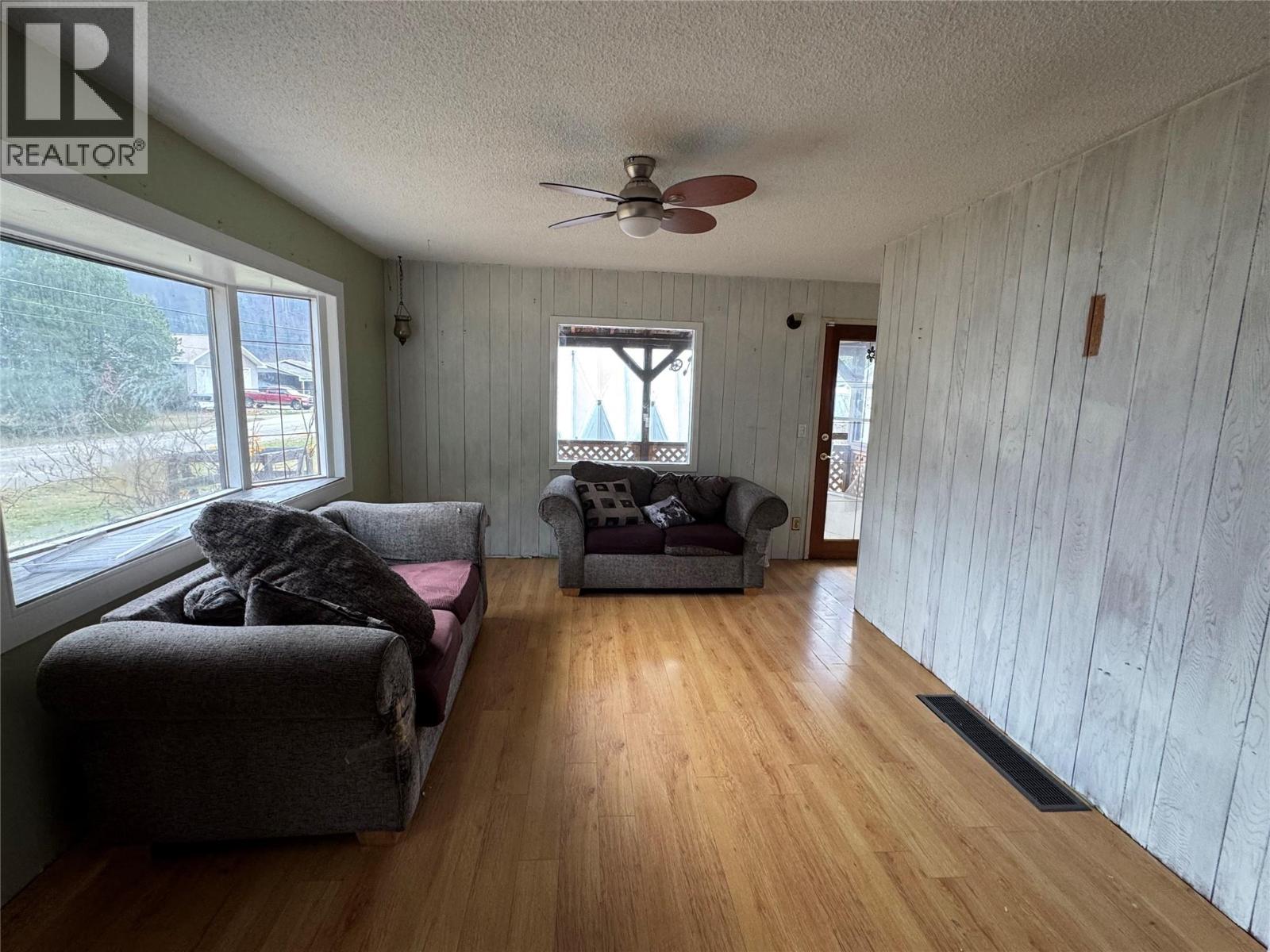 1042 Vine Street, Robson, British Columbia  V1N 4V8 - Photo 11 - 10369942
