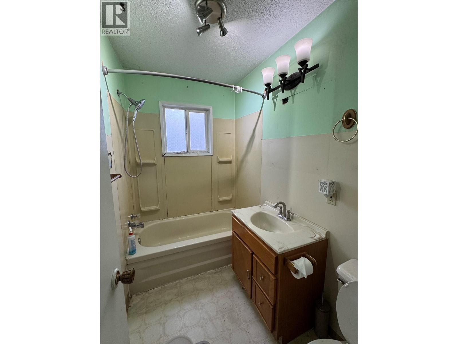 1042 Vine Street, Robson, British Columbia  V1N 4V8 - Photo 9 - 10369942