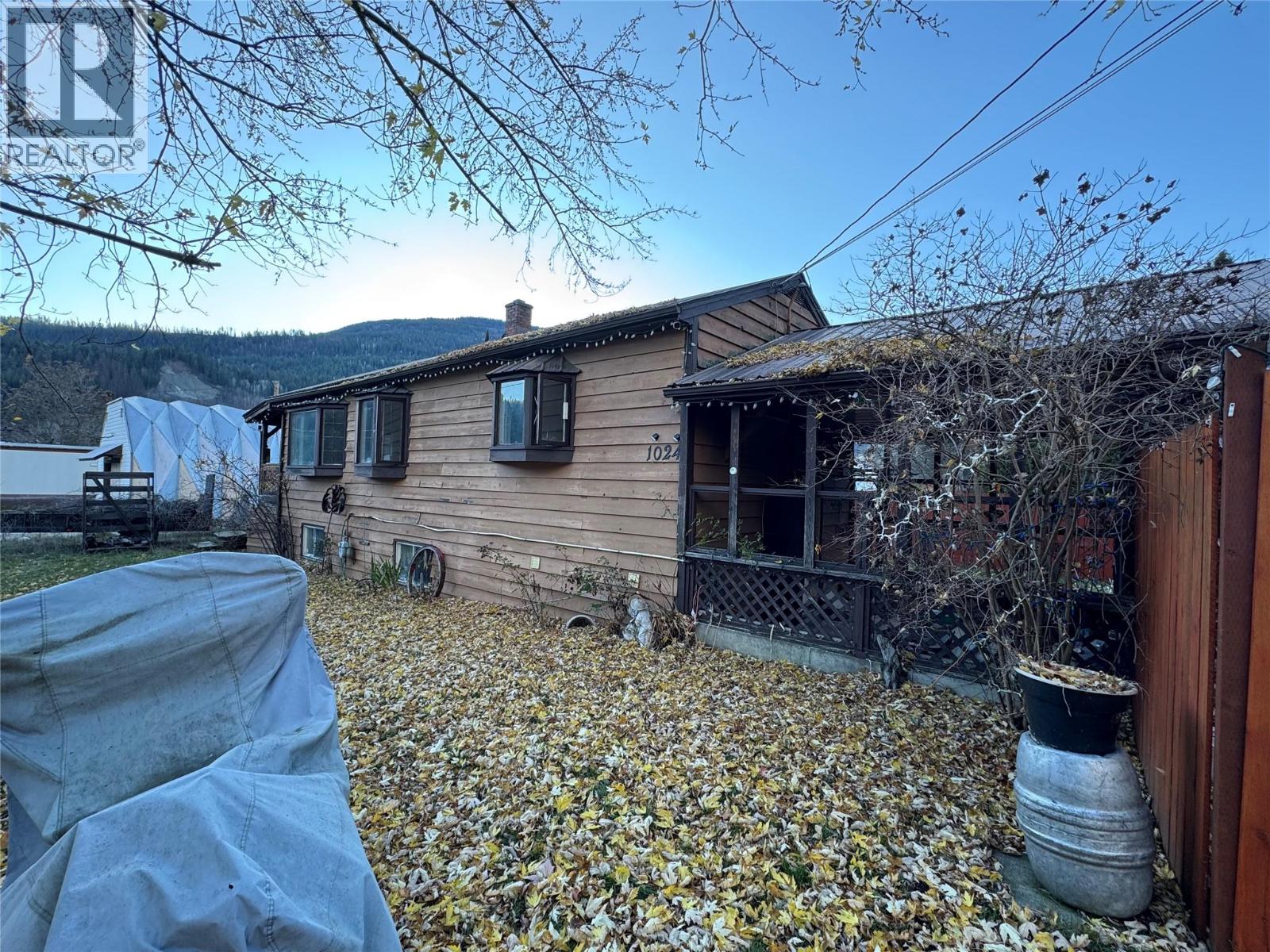 1042 Vine Street, Robson, British Columbia  V1N 4V8 - Photo 5 - 10369942