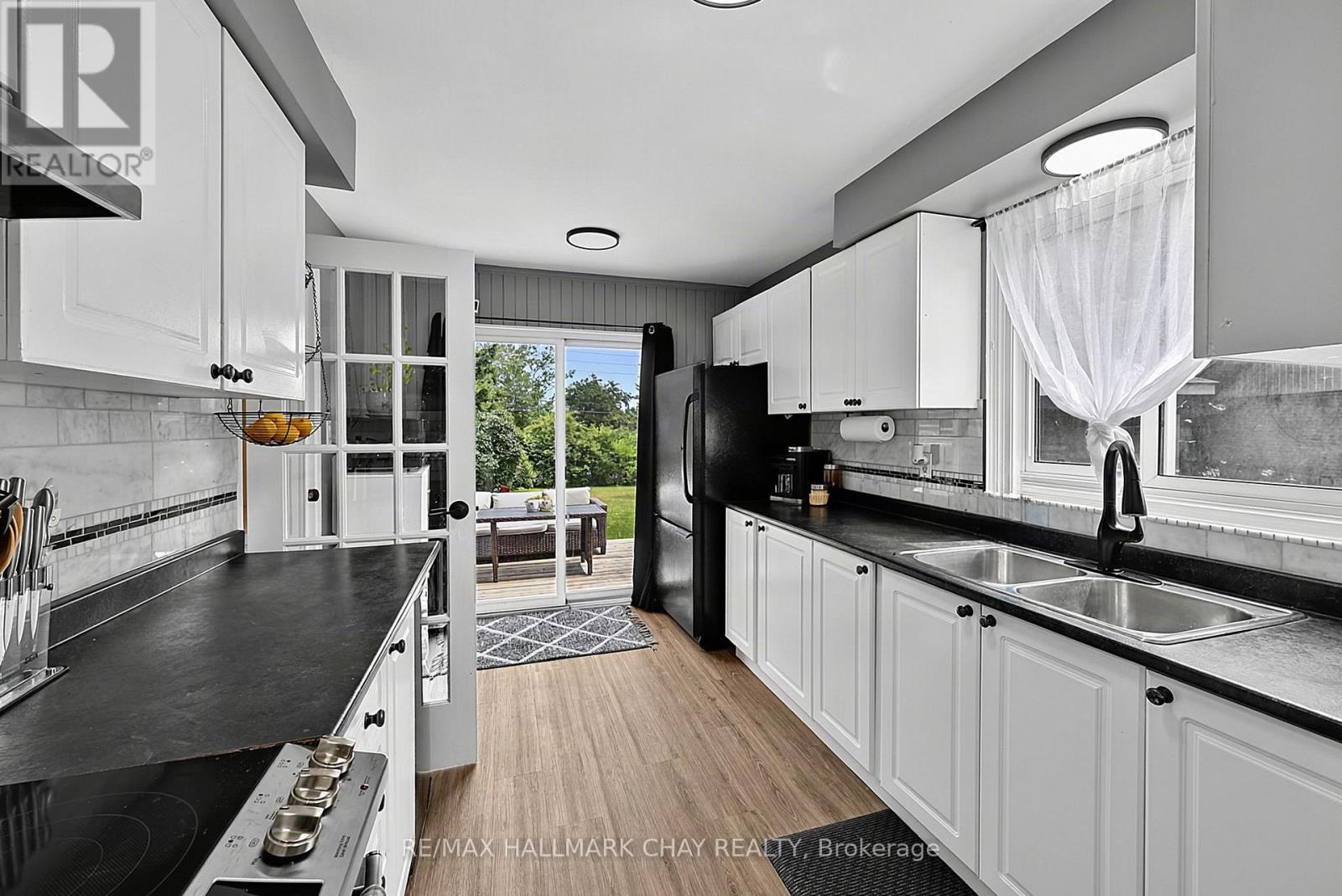 133 Daphne Crescent, Barrie, Ontario  L4M 2Y7 - Photo 4 - S13665900
