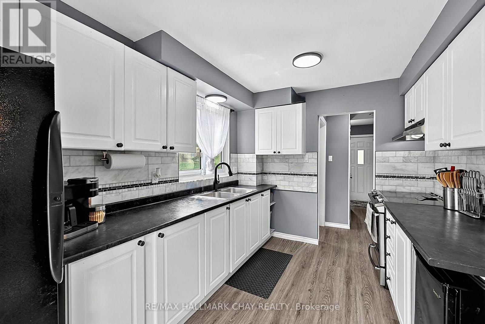 133 Daphne Crescent, Barrie, Ontario  L4M 2Y7 - Photo 5 - S13665900
