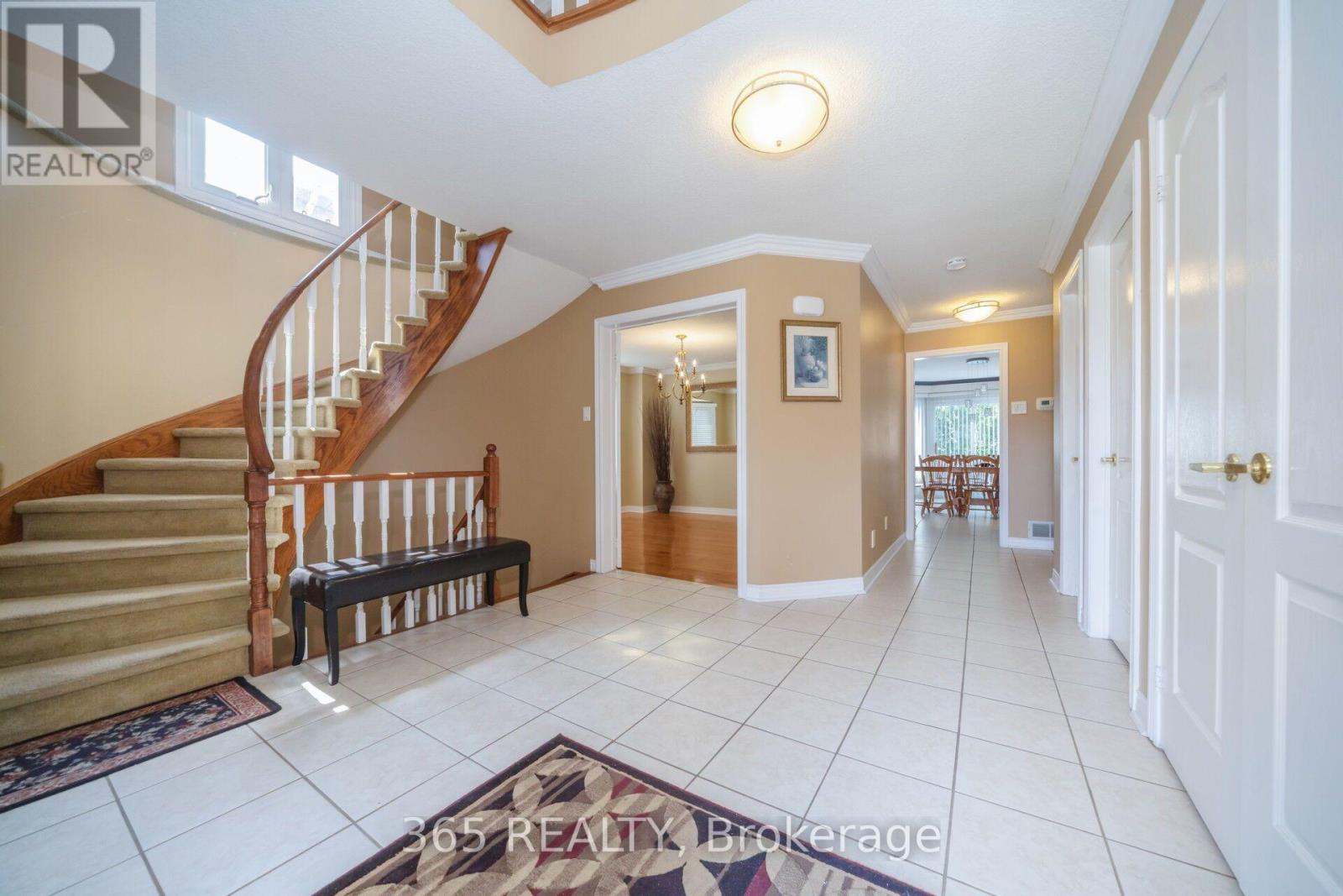 52 Leeward Drive, Brampton, Ontario  L6S 5V8 - Photo 4 - W13665724