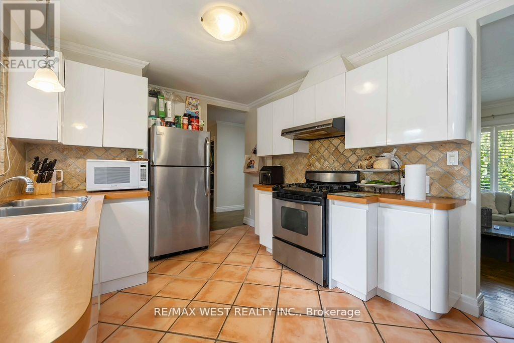 11 Duval Drive, Toronto, Ontario M6L 2J9 - Photo 12 - W13665808