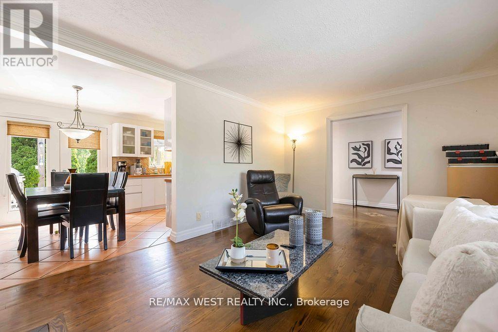 11 Duval Drive, Toronto, Ontario M6L 2J9 - Photo 15 - W13665808