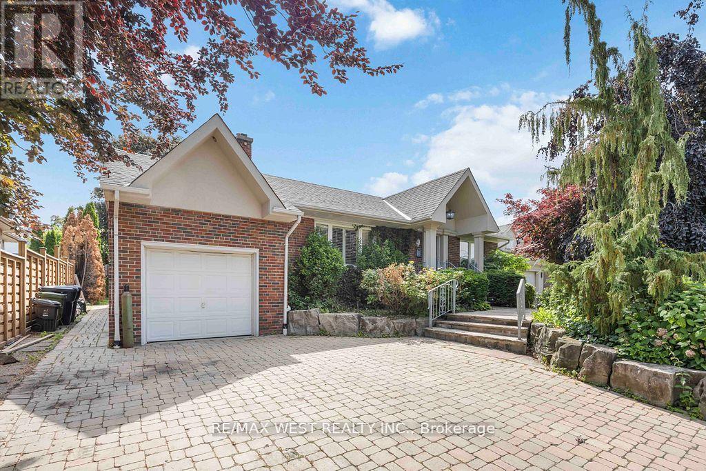 11 Duval Drive, Toronto, Ontario M6L 2J9 - Photo 2 - W13665808