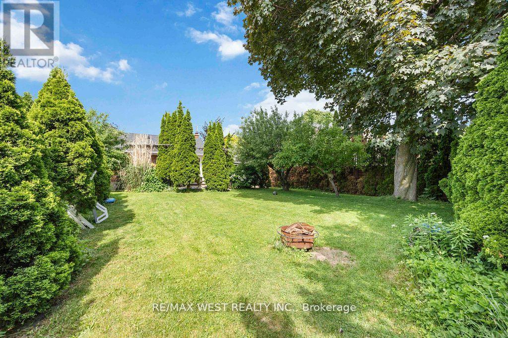 11 Duval Drive, Toronto, Ontario M6L 2J9 - Photo 23 - W13665808