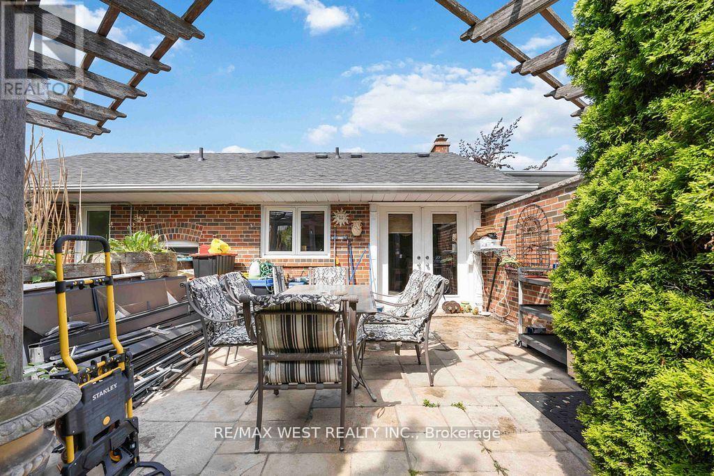 11 Duval Drive, Toronto, Ontario M6L 2J9 - Photo 25 - W13665808