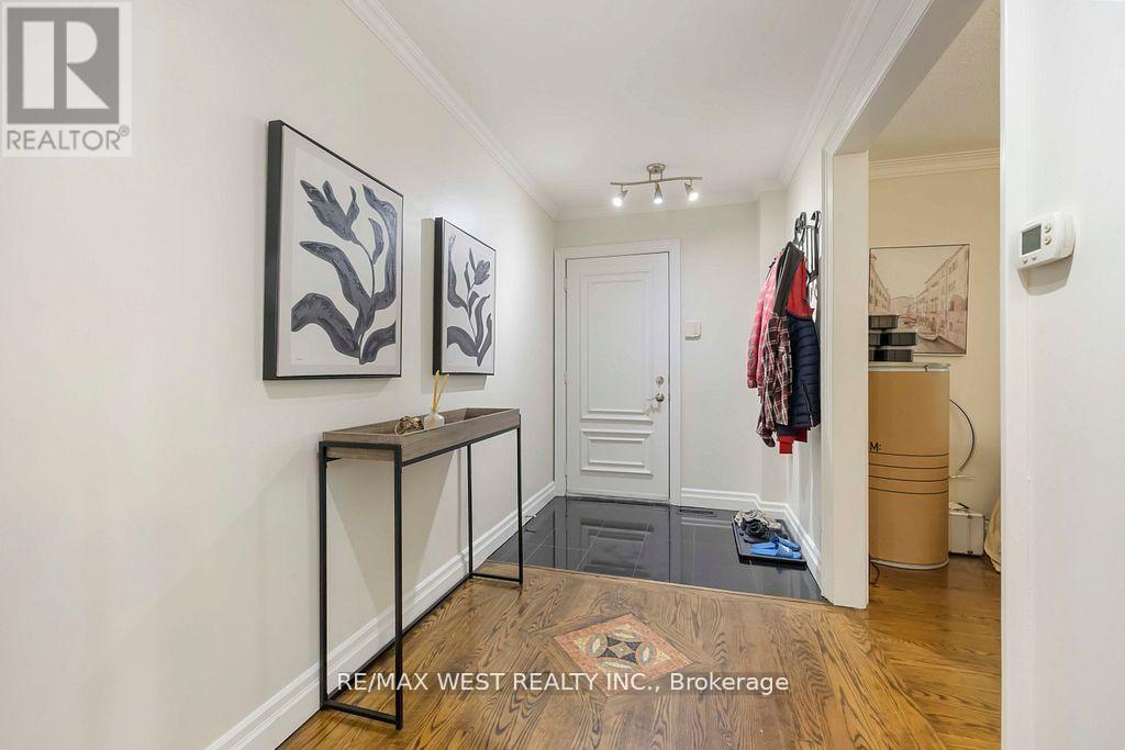 11 Duval Drive, Toronto, Ontario M6L 2J9 - Photo 5 - W13665808