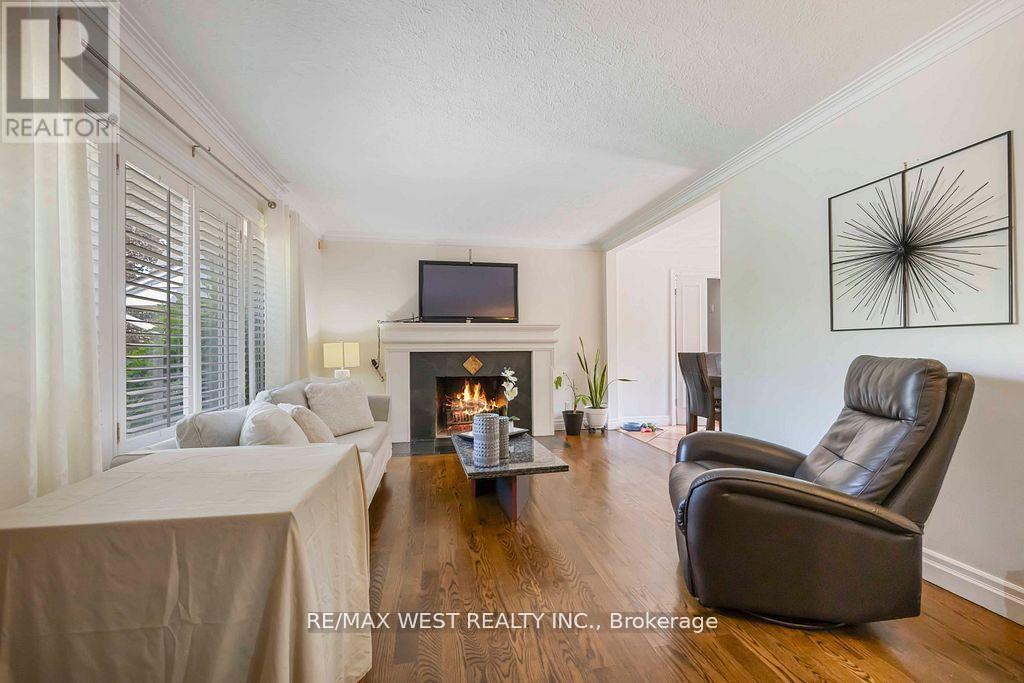 11 Duval Drive, Toronto, Ontario M6L 2J9 - Photo 7 - W13665808