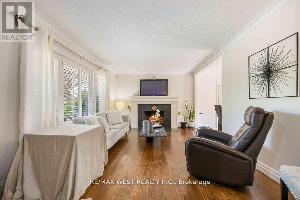 11 Duval Drive, Toronto, Ontario M6L 2J9 - Photo 8 - W13665808