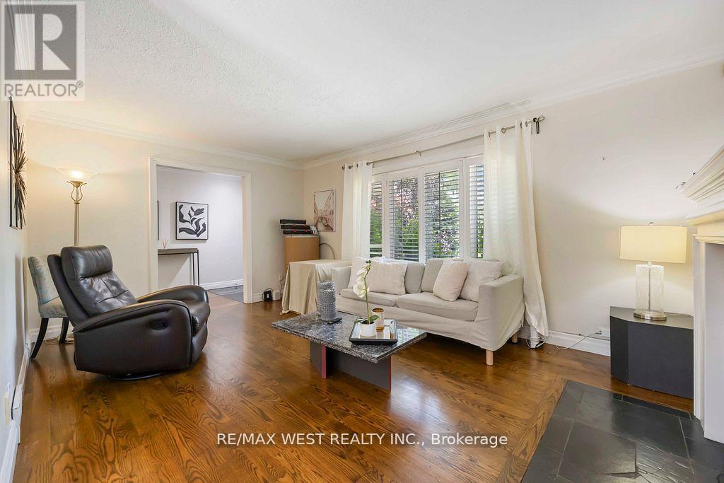 11 Duval Drive, Toronto, Ontario M6L 2J9 - Photo 9 - W13665808