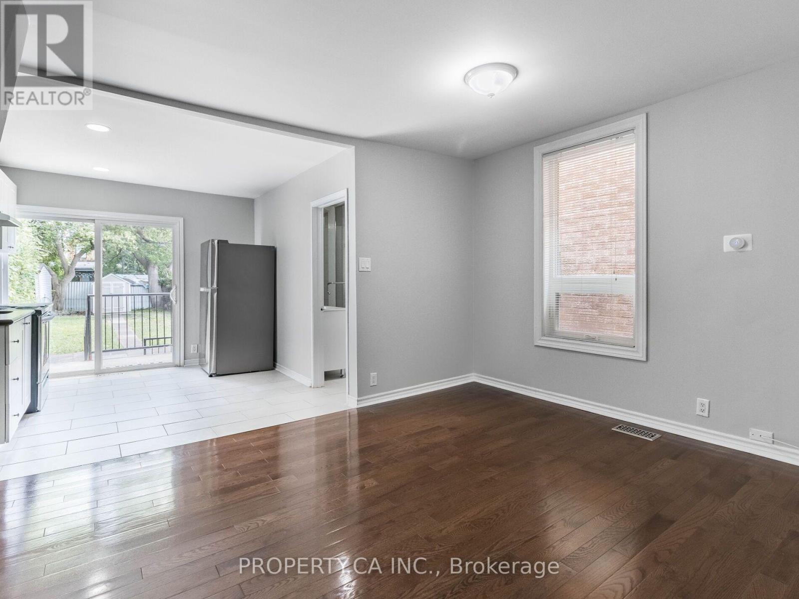 Main - 285 Bartlett Avenue, Toronto, Ontario  M6H 3G3 - Photo 2 - W13665862