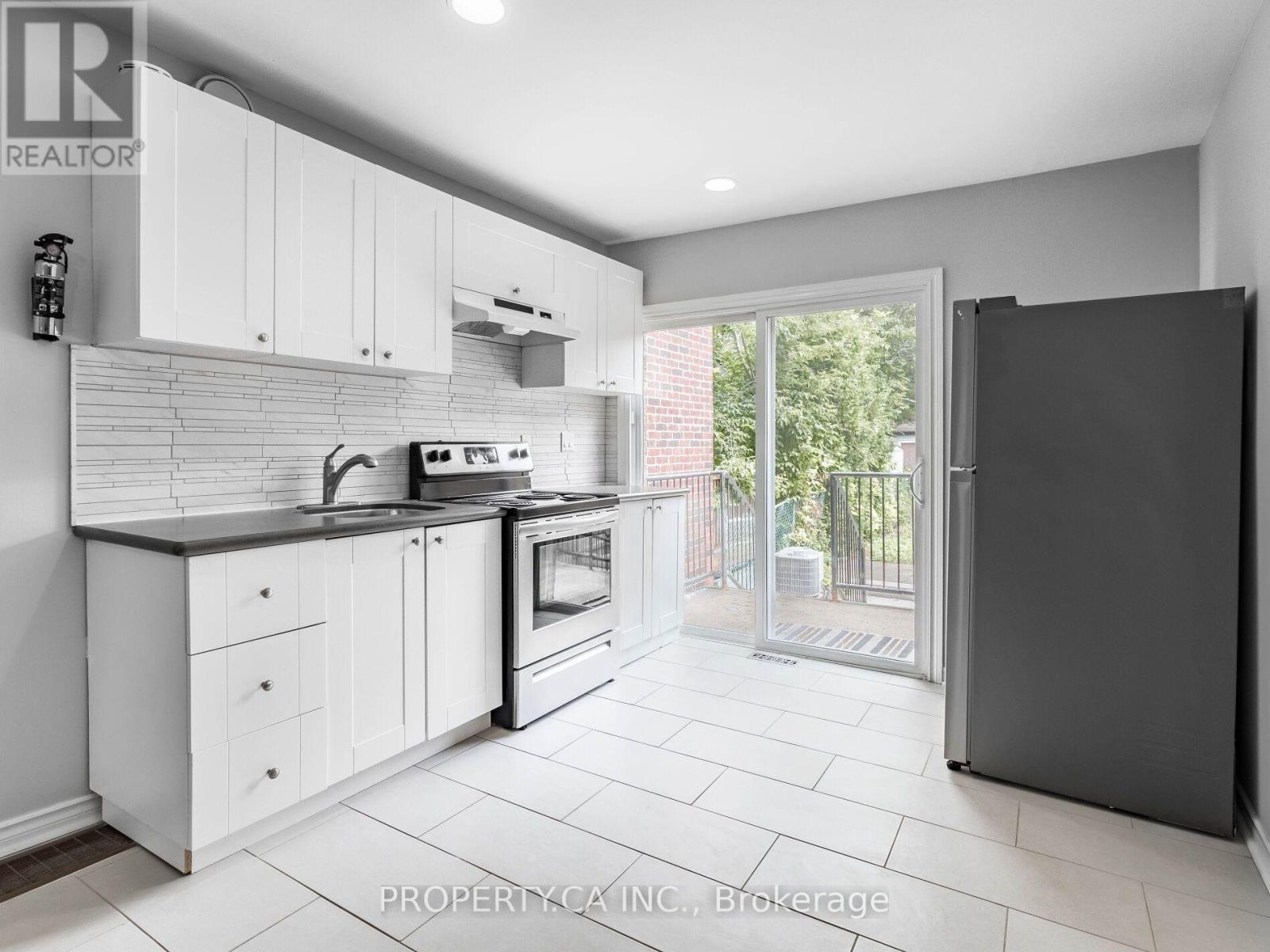 Main - 285 Bartlett Avenue, Toronto, Ontario  M6H 3G3 - Photo 3 - W13665862