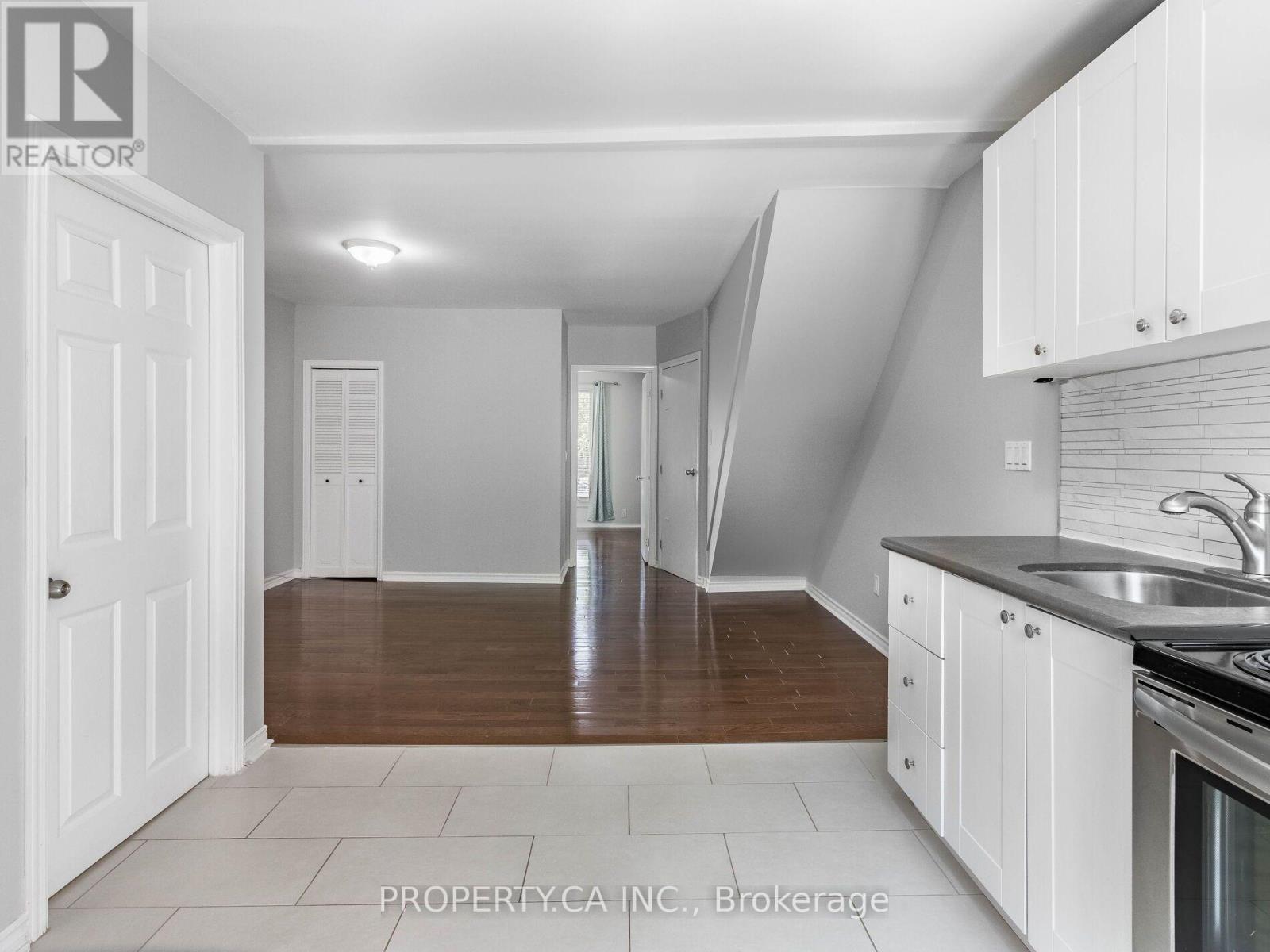 Main - 285 Bartlett Avenue, Toronto, Ontario  M6H 3G3 - Photo 4 - W13665862