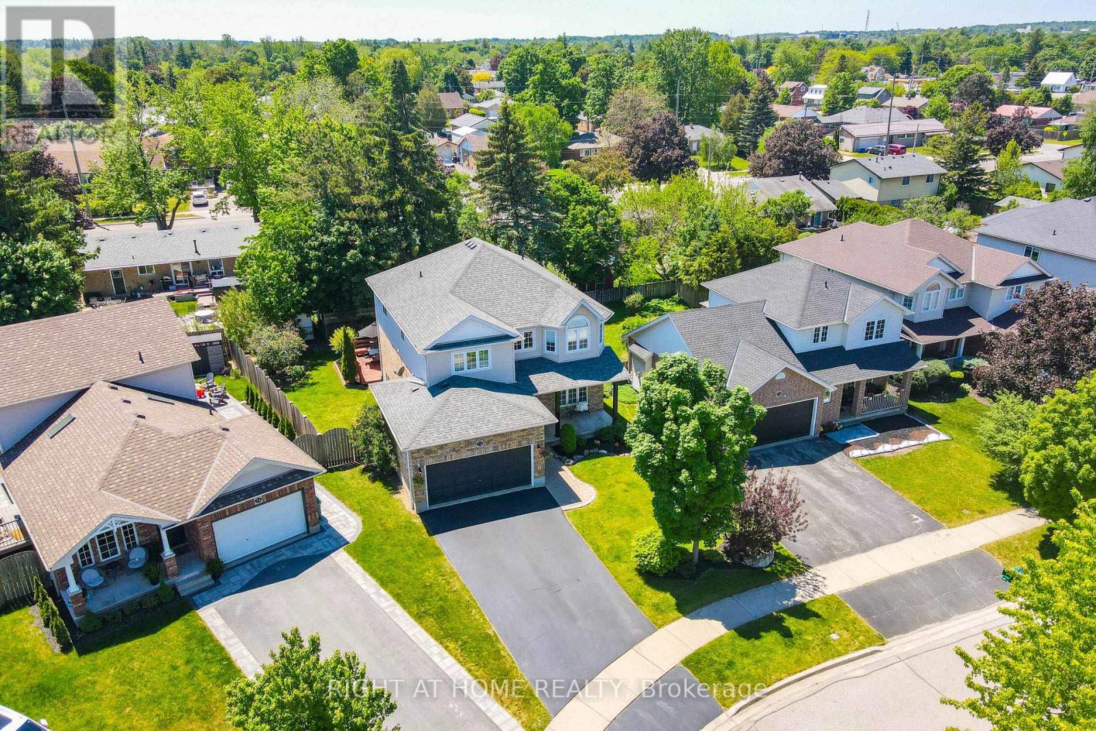 72 BEARDMORE CRESCENT, Halton Hills, Ontario