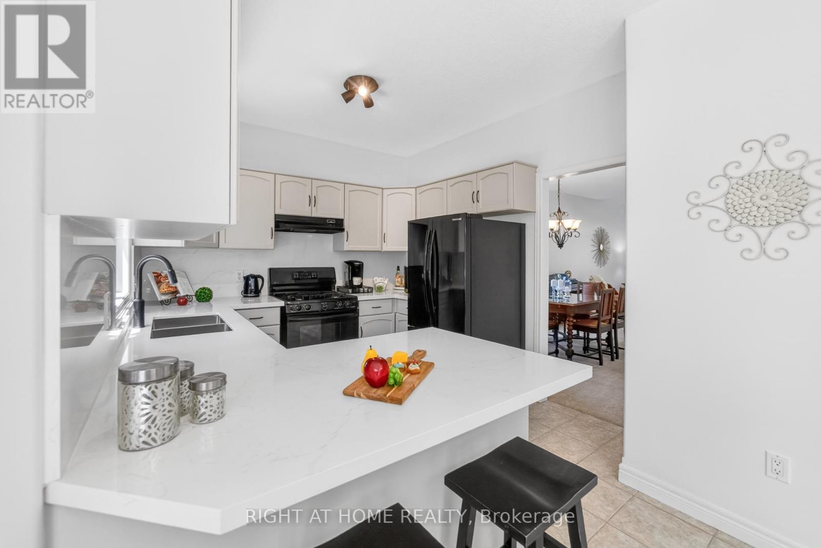 72 Beardmore Crescent, Halton Hills, Ontario  L7J 2Z1 - Photo 3 - W13665870