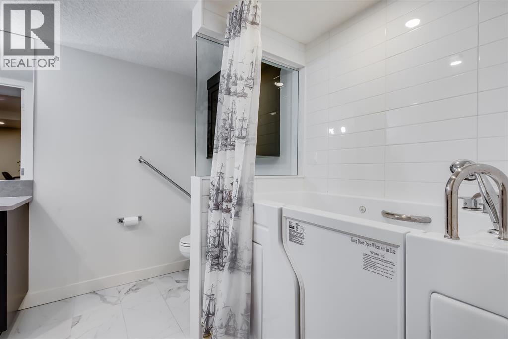 1870 Baywater Street SW, Airdrie, Alberta  T4B 0B3 - Photo 37 - A2336076