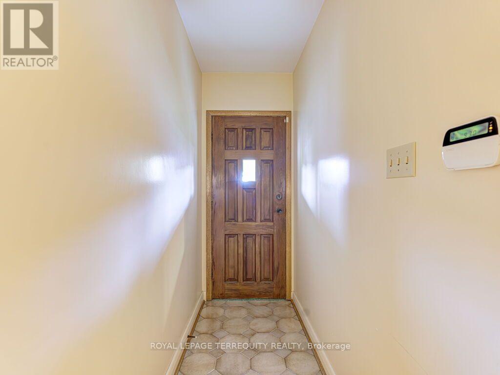 274 Harvie Avenue, Toronto, Ontario  M6E 4K6 - Photo 6 - W13665832