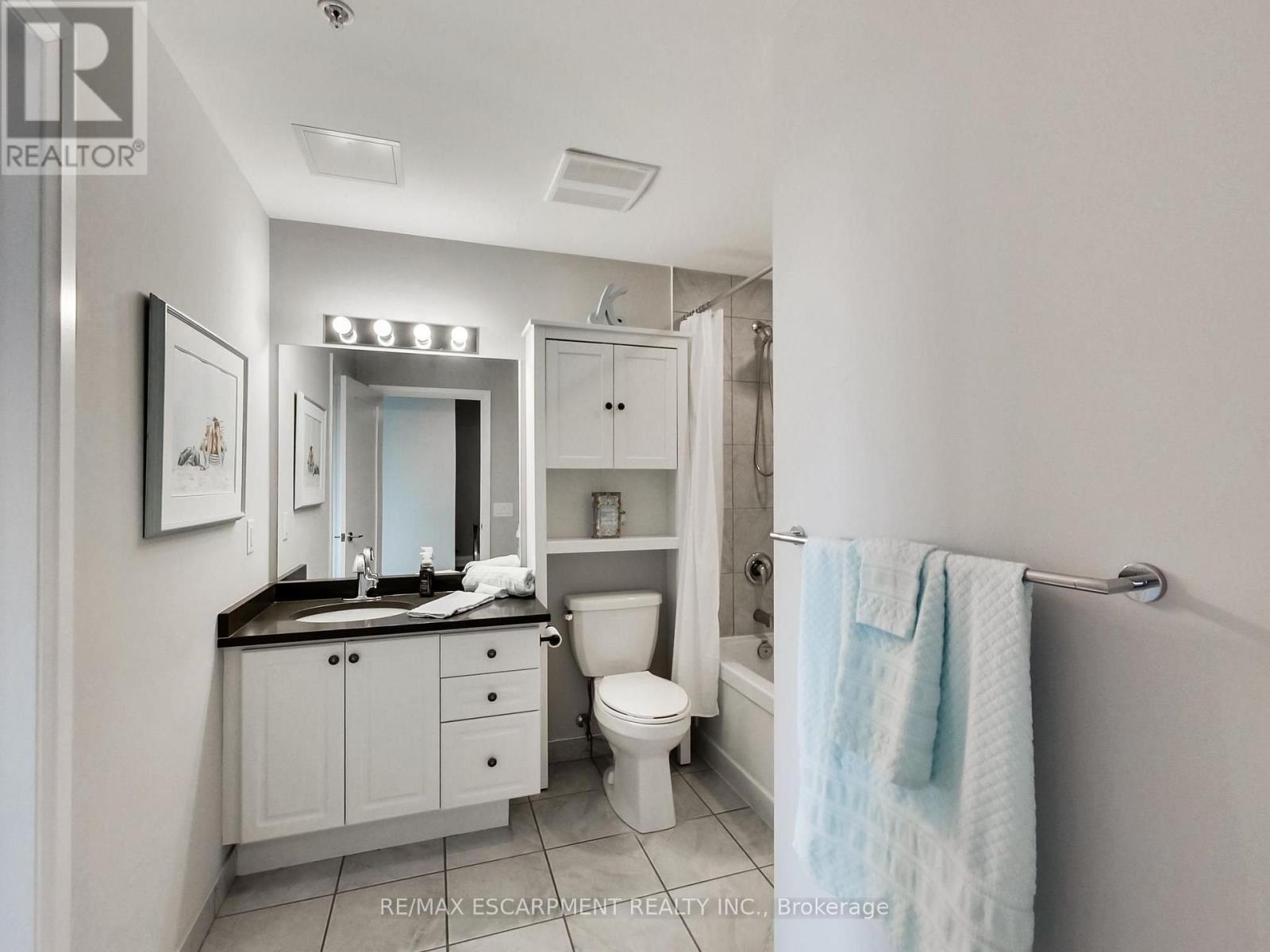 318 - 16 Concord Place, Grimsby, Ontario  L3M 0J1 - Photo 7 - X13627598