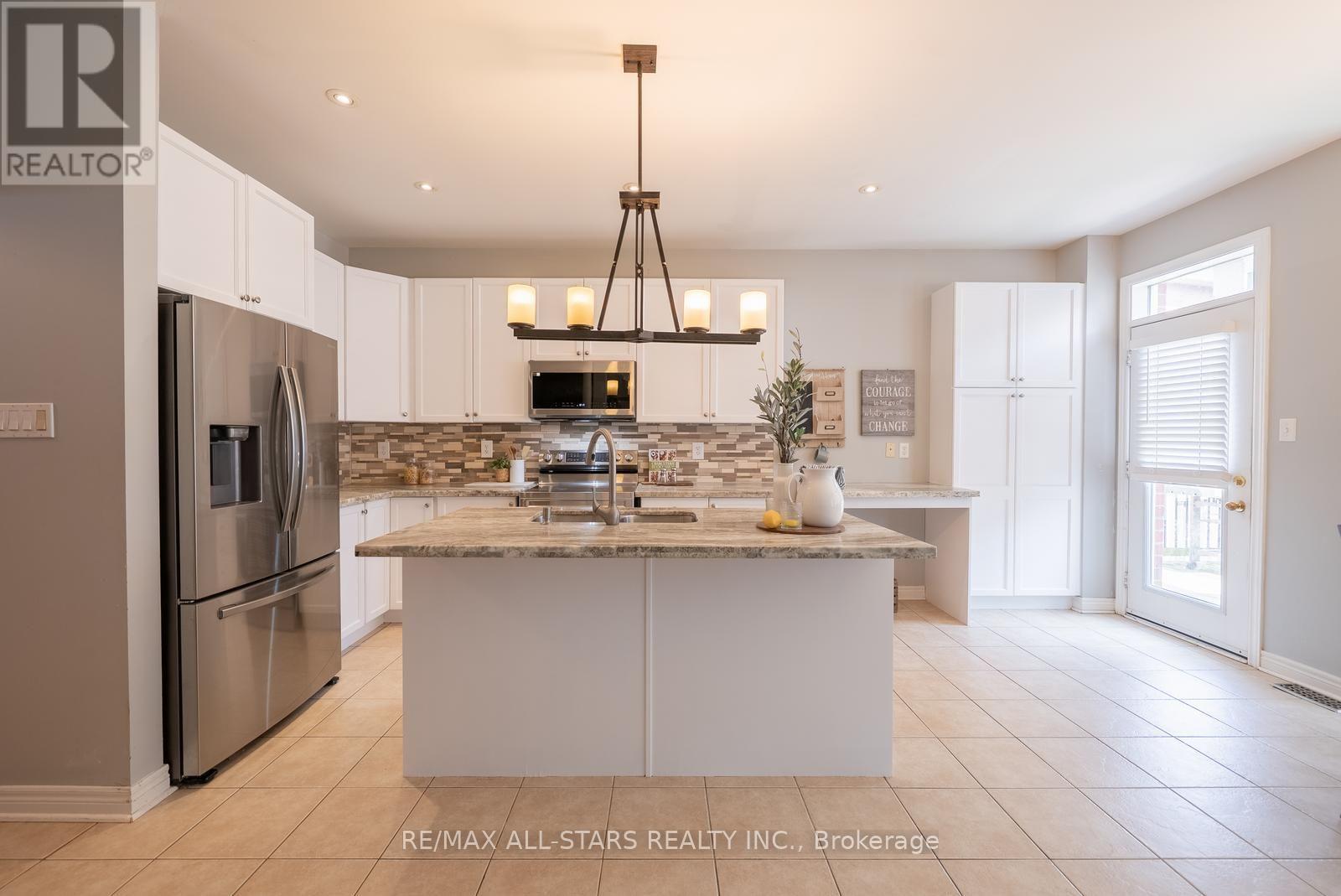 43 Horsedreamer Lane, Whitchurch-Stouffville, Ontario  L4A 0G6 - Photo 9 - N13241920