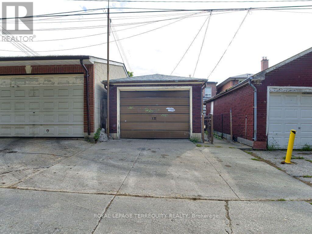 274 Harvie Avenue, Toronto, Ontario  M6E 4K6 - Photo 44 - W13665832