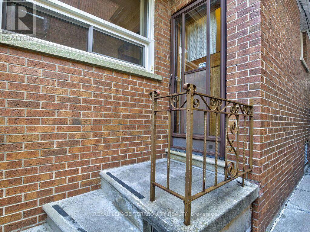 274 Harvie Avenue, Toronto, Ontario  M6E 4K6 - Photo 42 - W13665832