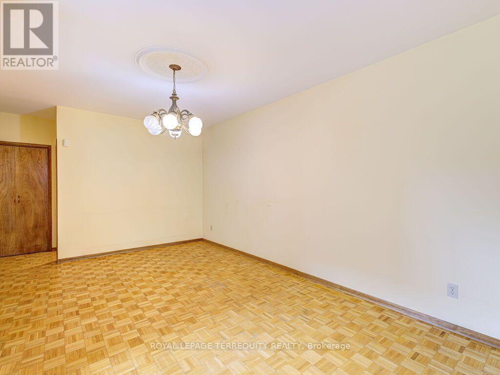 274 Harvie Avenue, Toronto, Ontario  M6E 4K6 - Photo 24 - W13665832