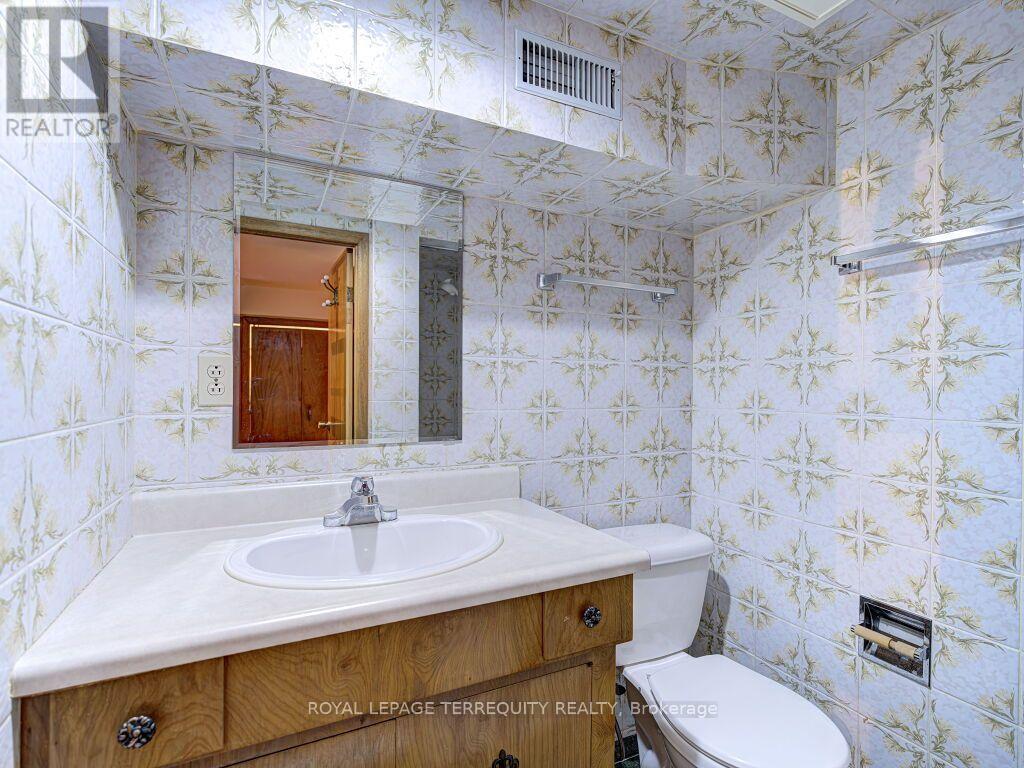274 Harvie Avenue, Toronto, Ontario  M6E 4K6 - Photo 40 - W13665832