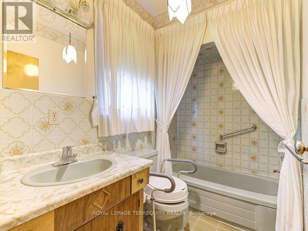 274 Harvie Avenue, Toronto, Ontario  M6E 4K6 - Photo 29 - W13665832
