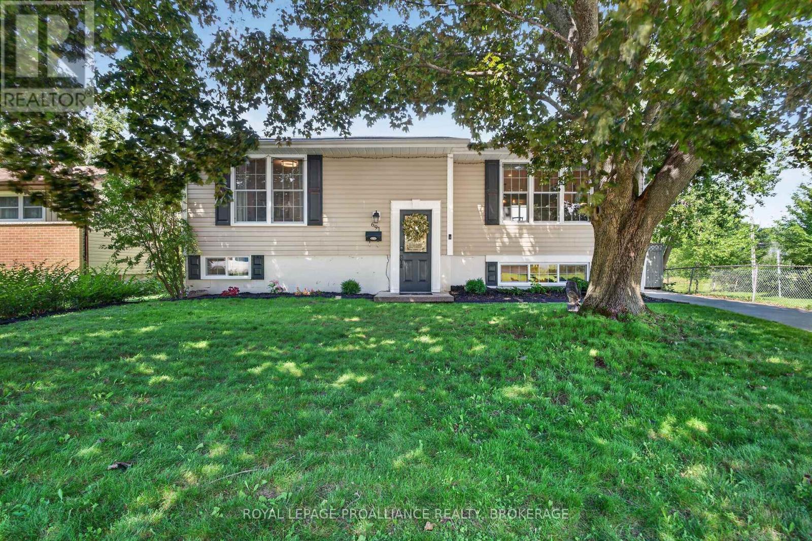 691 Aylmer Crescent, Kingston, Ontario  K7M 6L7 - Photo 1 - X13666108
