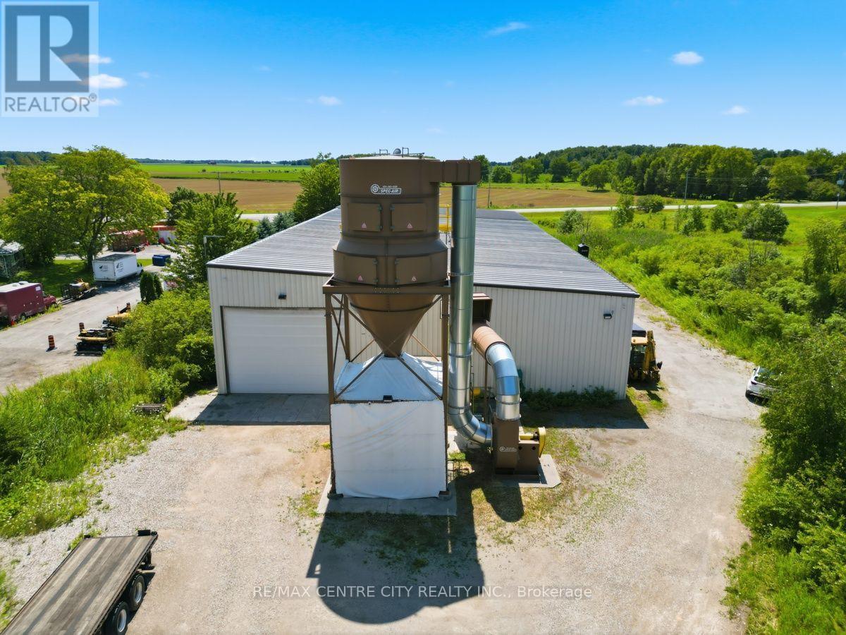 23819 Coldstream Road, Middlesex Centre, Ontario  N0M 2A0 - Photo 11 - X13666096