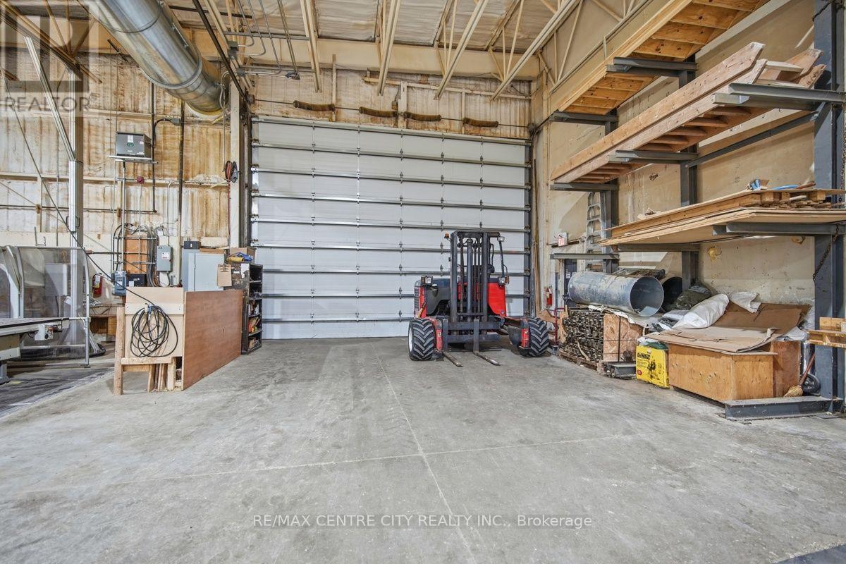23819 Coldstream Road, Middlesex Centre, Ontario  N0M 2A0 - Photo 13 - X13666096