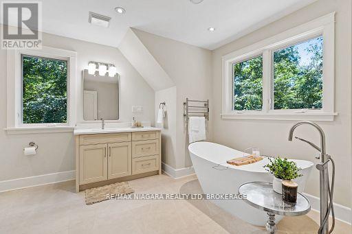 429 Ridge Road E, Grimsby, Ontario  L0R 1B2 - Photo 41 - X13610008