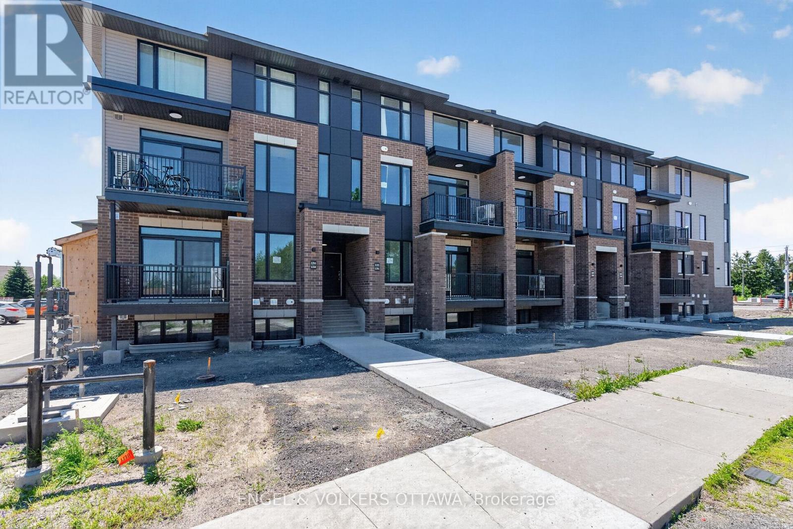 114 STARDUST PRIVATE, Ottawa, Ontario