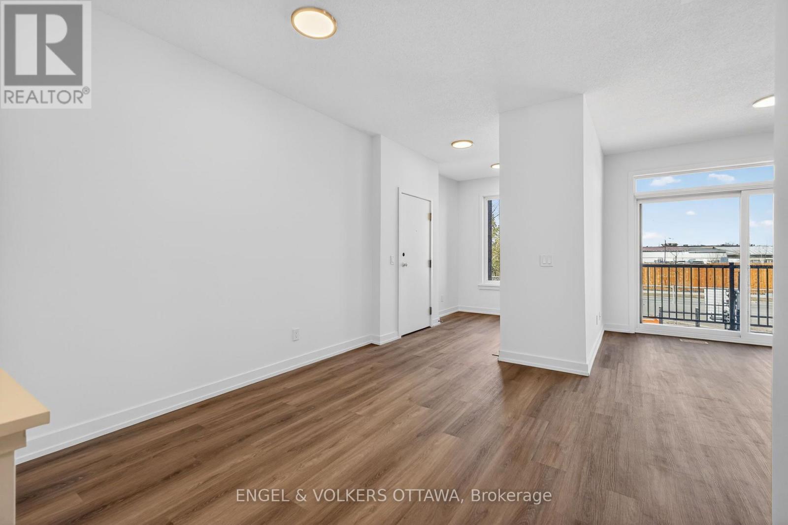114 Stardust Private, Ottawa, Ontario  K1T 3W6 - Photo 2 - X13666214