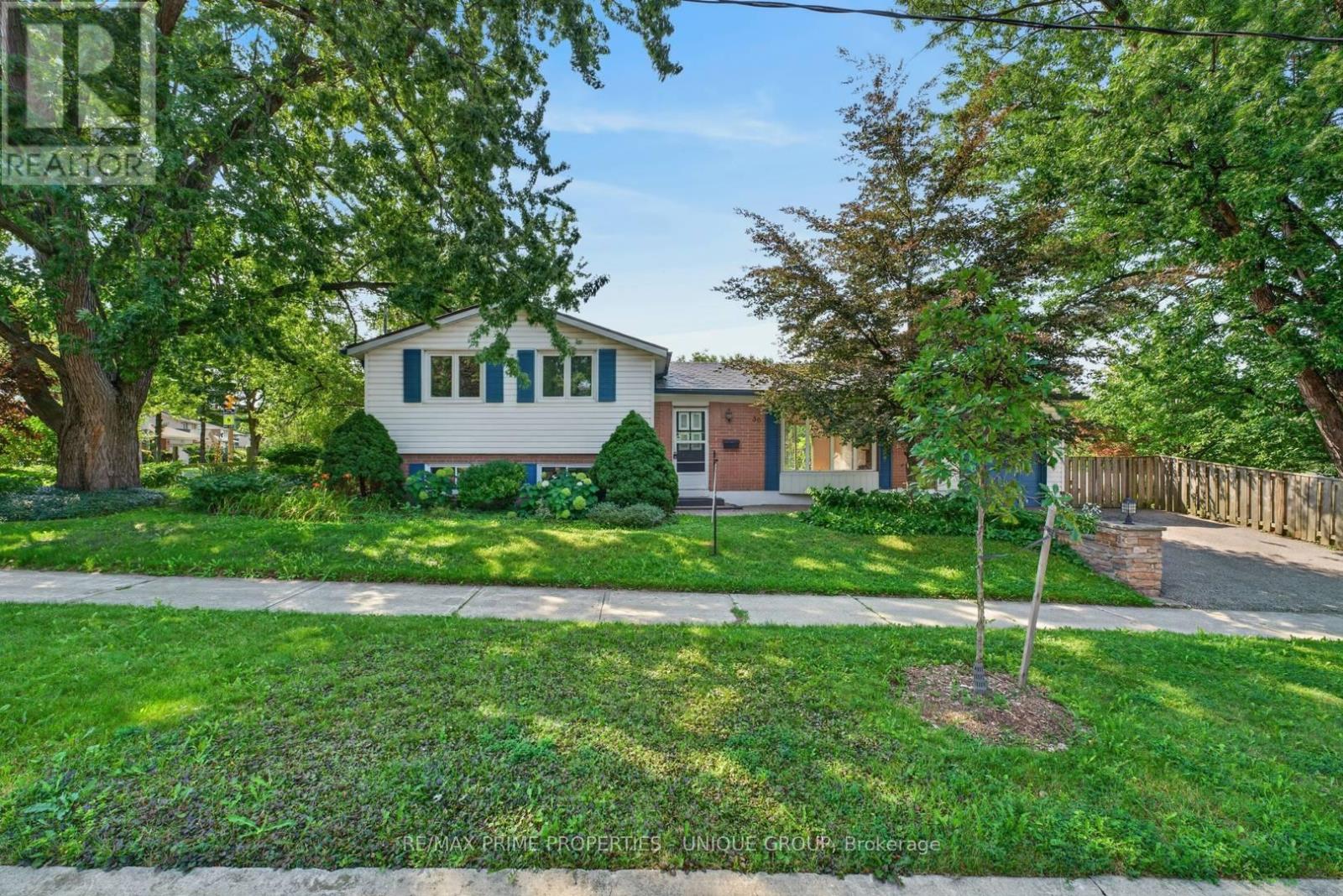 <div class="slider-price">$1,150,000</div><p>36 Dallington Drive, Toronto, Ontario</p>
