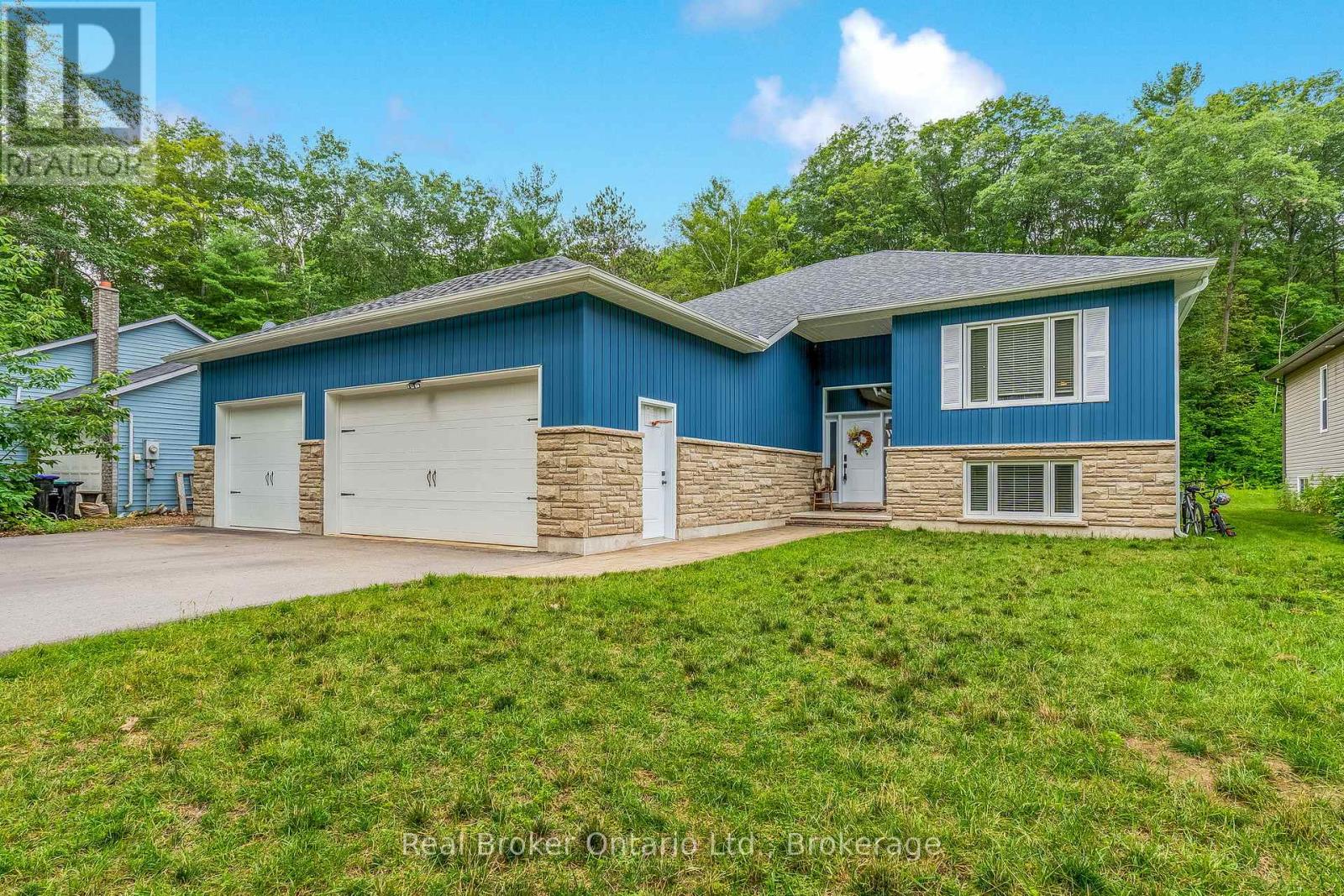 204 Golf Course Road, Wasaga Beach, Ontario  L9Z 1S6 - Photo 2 - S13666112