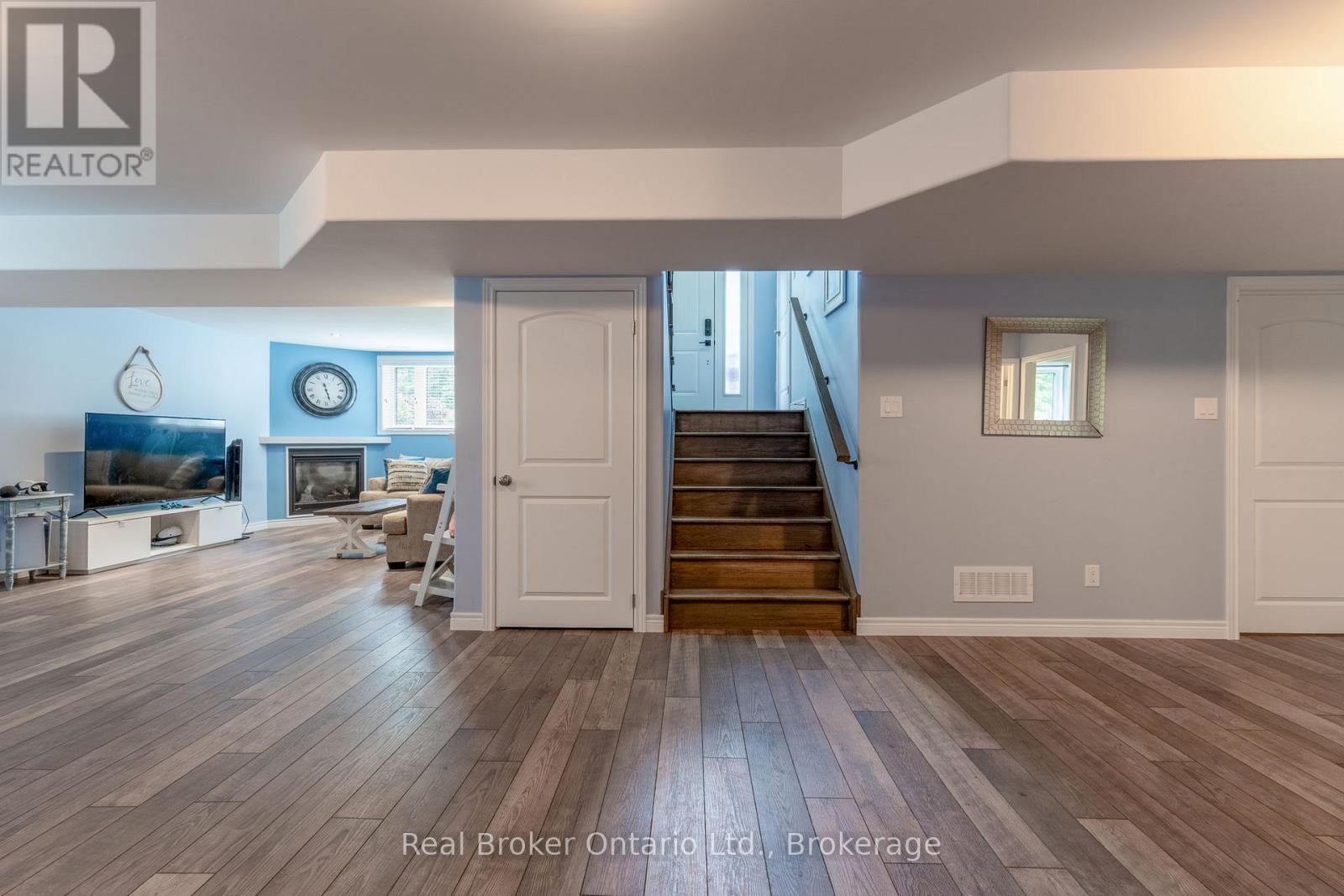 204 Golf Course Road, Wasaga Beach, Ontario  L9Z 1S6 - Photo 23 - S13666112