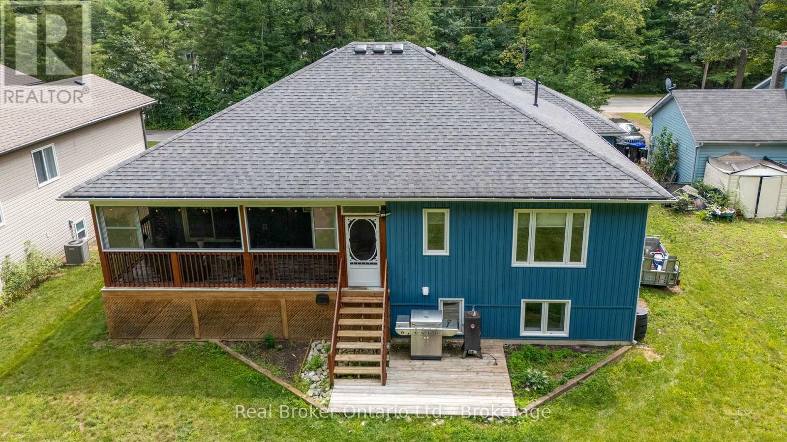 204 Golf Course Road, Wasaga Beach, Ontario  L9Z 1S6 - Photo 3 - S13666112