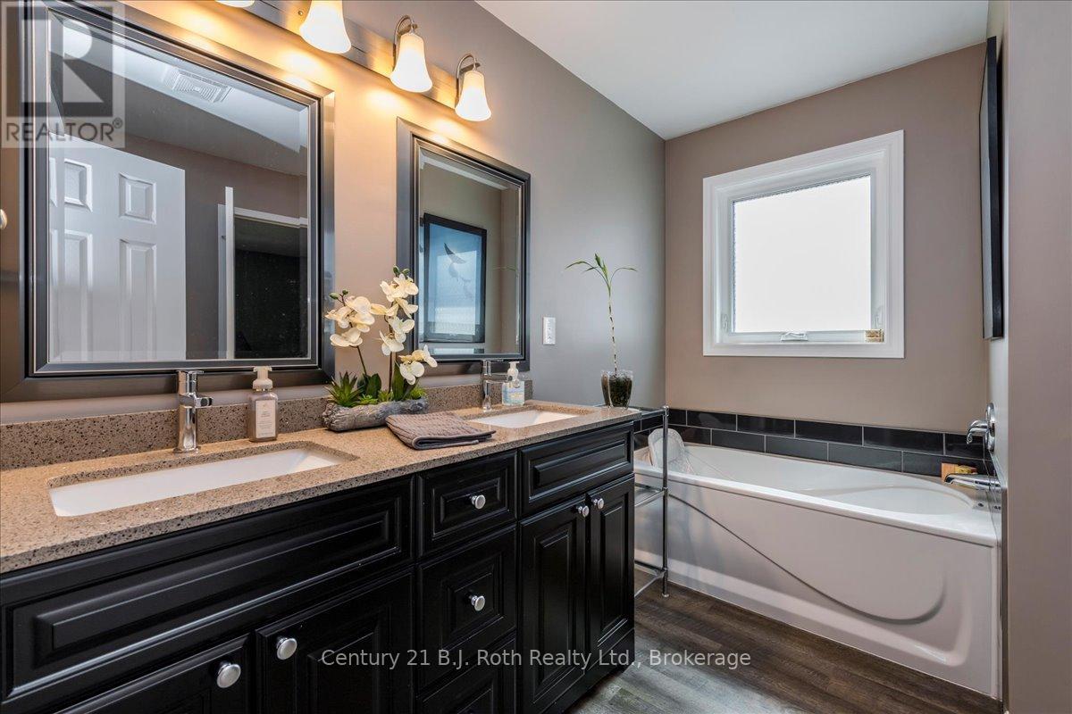 116 Dyer Drive, Wasaga Beach, Ontario  L9Z 1E5 - Photo 17 - S13666170