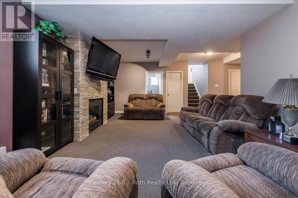 116 Dyer Drive, Wasaga Beach, Ontario  L9Z 1E5 - Photo 3 - S13666170
